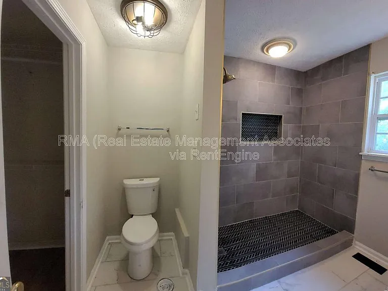 363 N 16th St — Photo 24