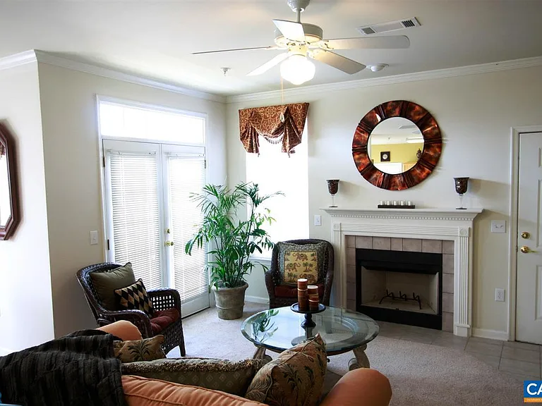 825 Beverly Dr #B — Photo 2