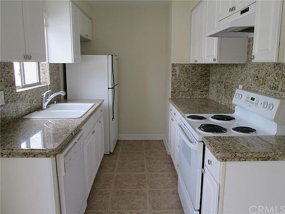 3rd image of 32 Glendora Ave #B