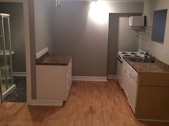 5819-8 kitchen and bathroom view