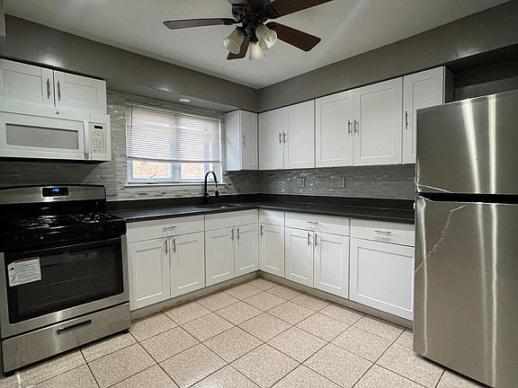 3rd image of 2444 Delanoy Ave Floor 1