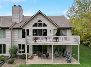 426 Oak Tree Ct, Hartland, WI 53029