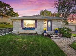 4162 N 93rd St, Wauwatosa, WI 53222