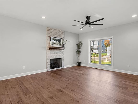 5th image of 348 Olympia Ct
