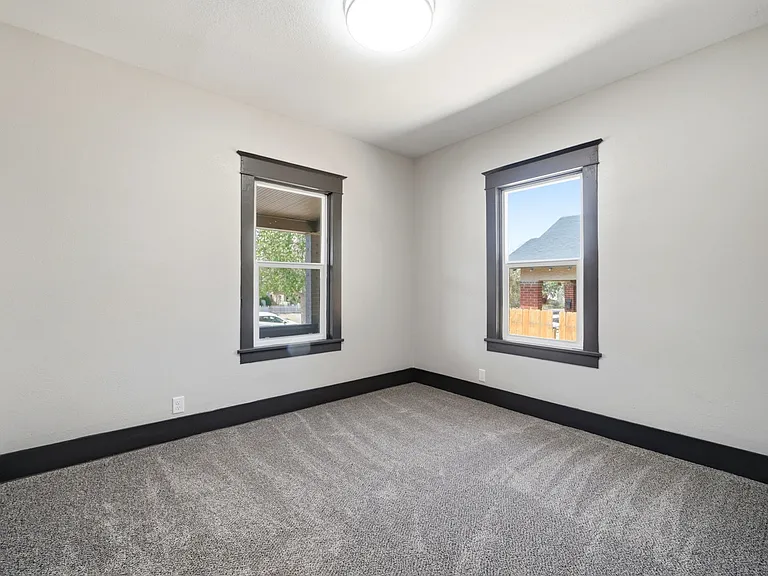 330 Jefferson St — Photo 17