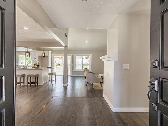 3rd image of 4452 Bella Vista Dr