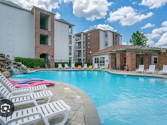 4th image of 600 13th St E APT 423