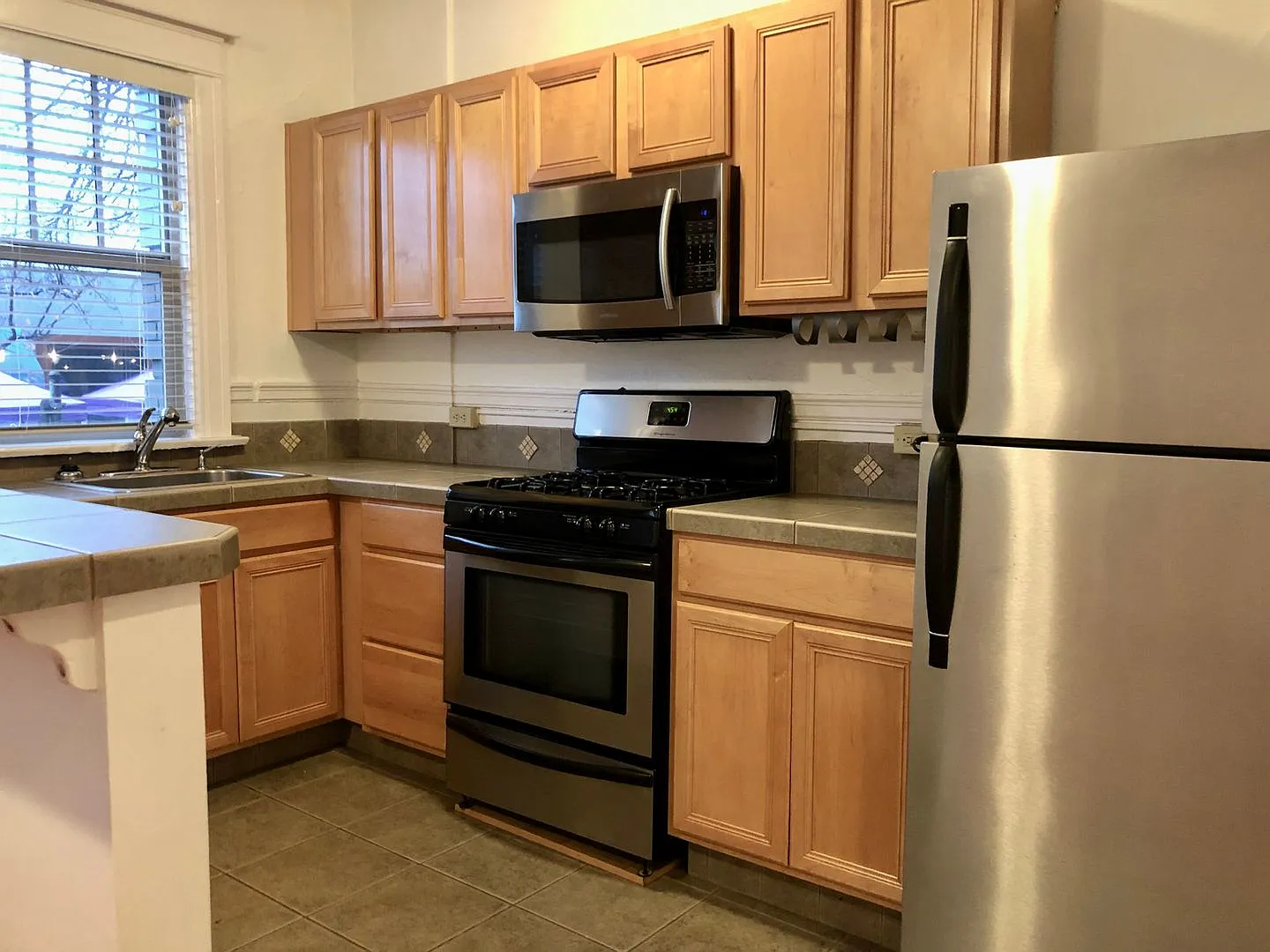 Cozy Nob Hill 1bd - Walk Everywhere! Gas Fireplace, Bonus Storage, Most Utilities Included! — Photo 3