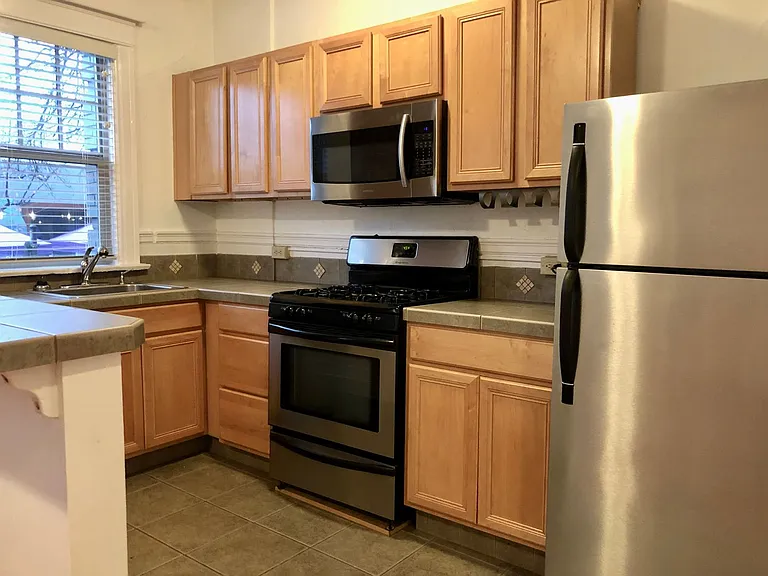2109 NW Irving St #104 — Photo 3