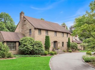 939 Briarwoods Rd, Franklin Lakes, NJ 07417