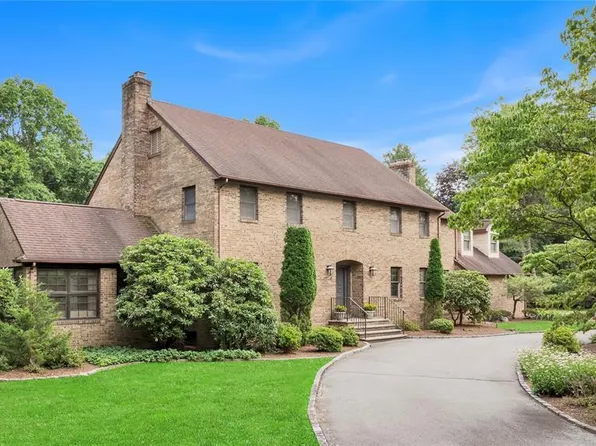 939 Briarwoods Rd, Franklin Lakes, NJ 07417