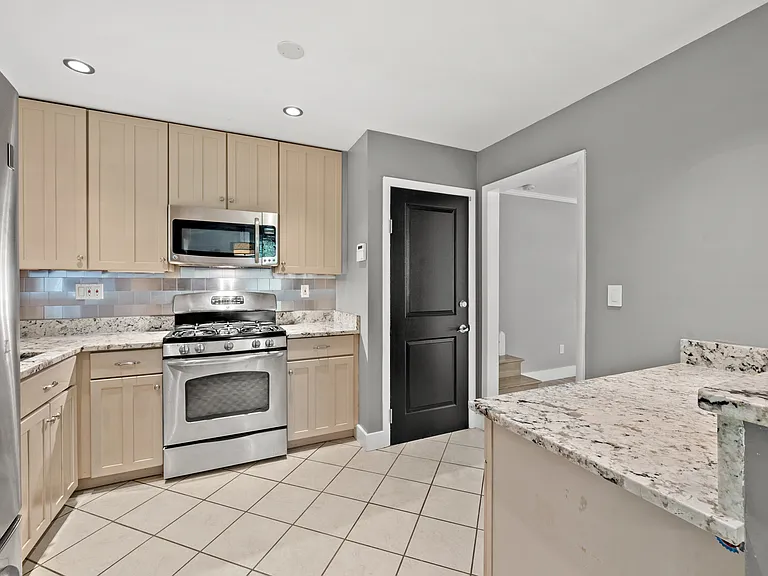 3017 S Hill St — Photo 9