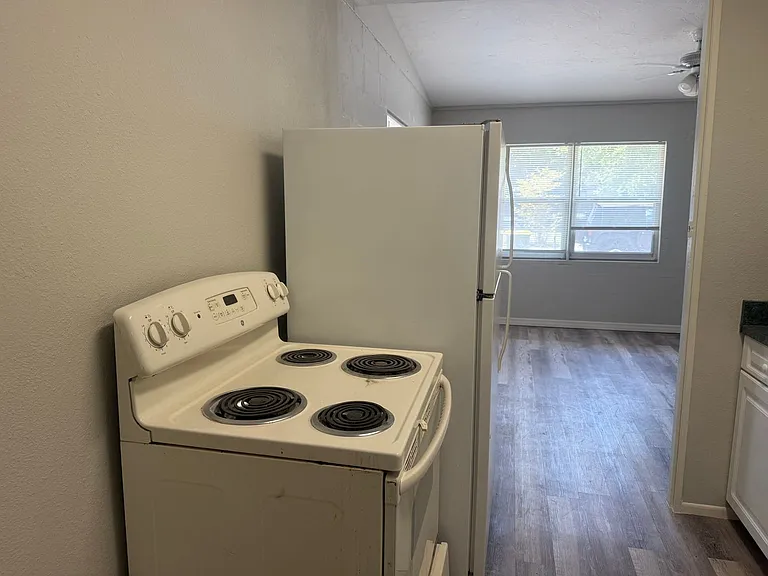 2425 Dixie Ave — Photo 26