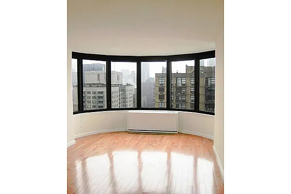 Rented by Coldwell Banker Warburg | media 6
