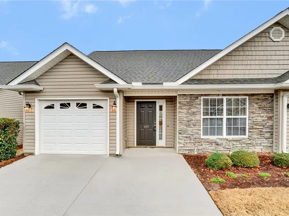 107 Shalom Dr, Simpsonville, SC 29681