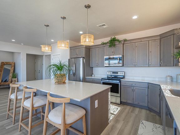 3rd image of 1019 W Jonathon Dr