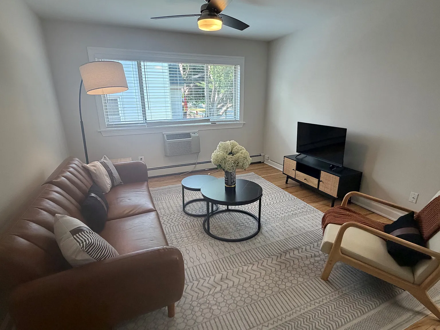 Park Ridge Manor — Photo 3