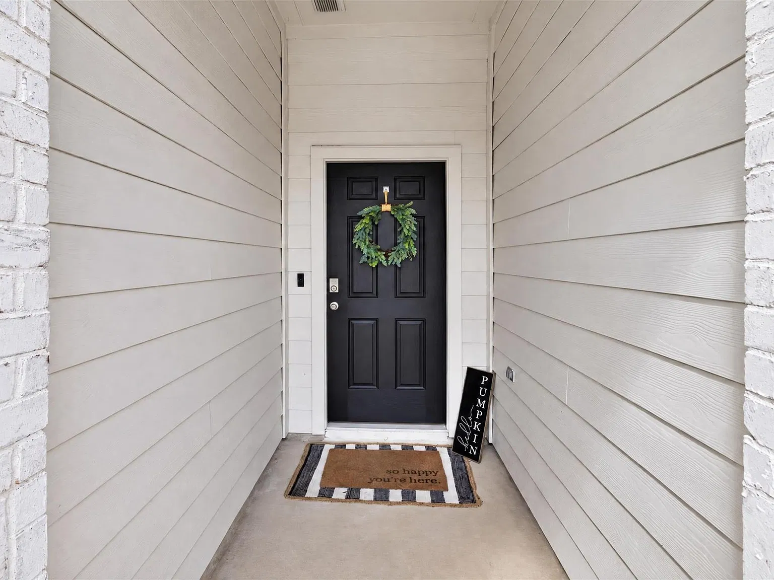 4 bed, 2.0 bath, 1803 sqft, $2,350 — Photo 3