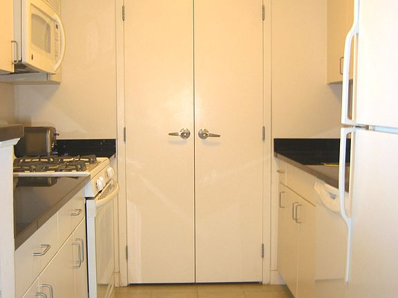 2nd image of 40 W 116th St APT A807