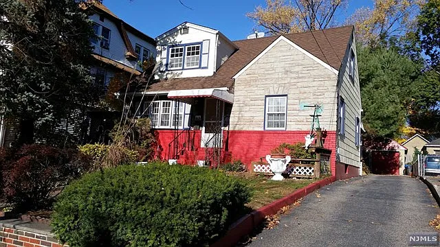 139 Phelps Ave photo 1