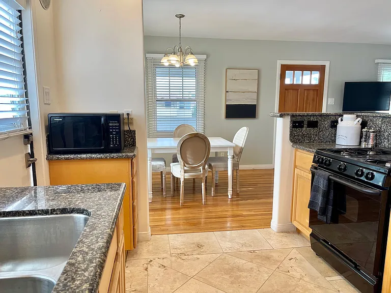 917 W 29th Pl — Photo 8