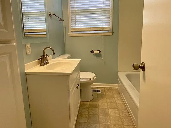3rd image of 1813 Dahlia Dr