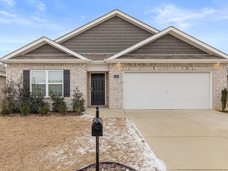 1st image of 1508 Heritage Cir SE