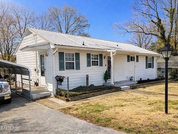 2nd image of 318 East Dr