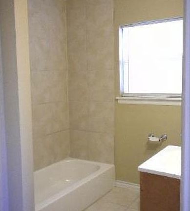 5th image of 355 Waxwood Ln