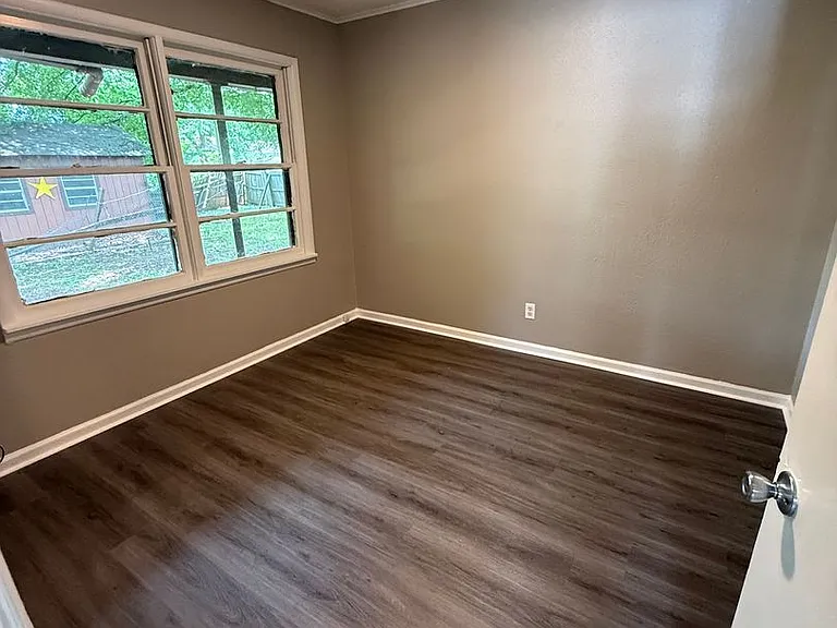 4016 Marshall Dr — Photo 8