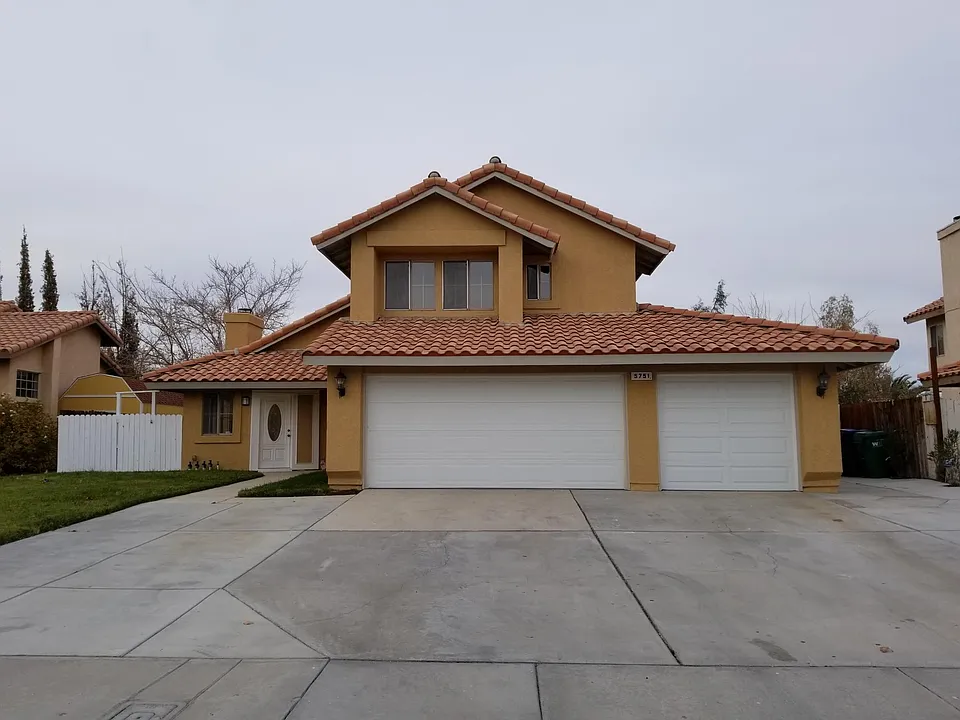 5751 Charlotte Pl