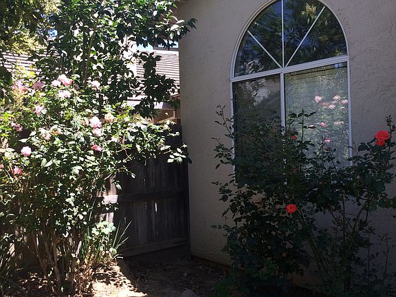 3rd image of 704 Benteen Way