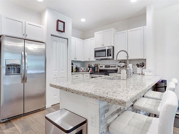 4th image of 355 SE 1st Dr