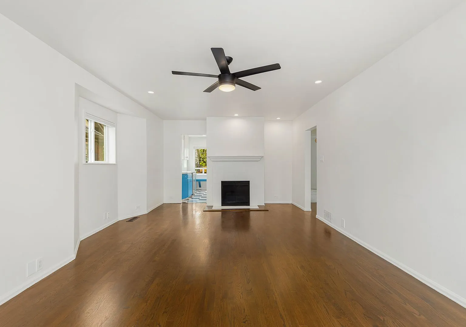Adrimal Craftsman Home 2 Bedroom 1.75 Bath Plus 3rd Unfinished Room in Bright Basement — Photo 4