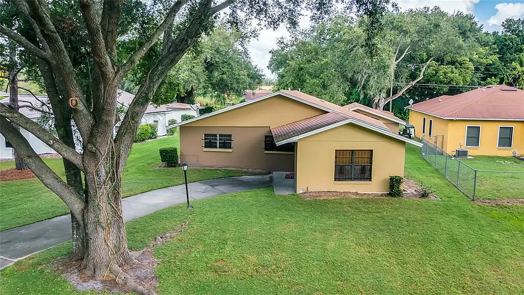 3 bed, 1.5 bath, 1351 sqft, $2,250 — Photo 3