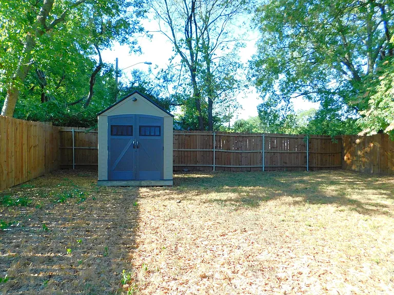 1114 E Mulberry St — Photo 26