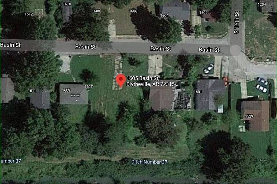 2nd image of 1605 Basin St