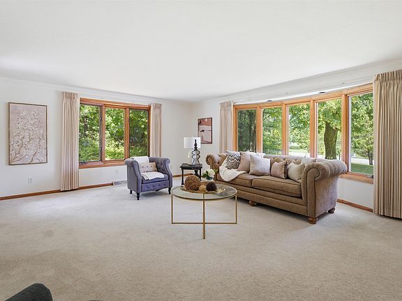 3rd image of 2581 White Pine Rd