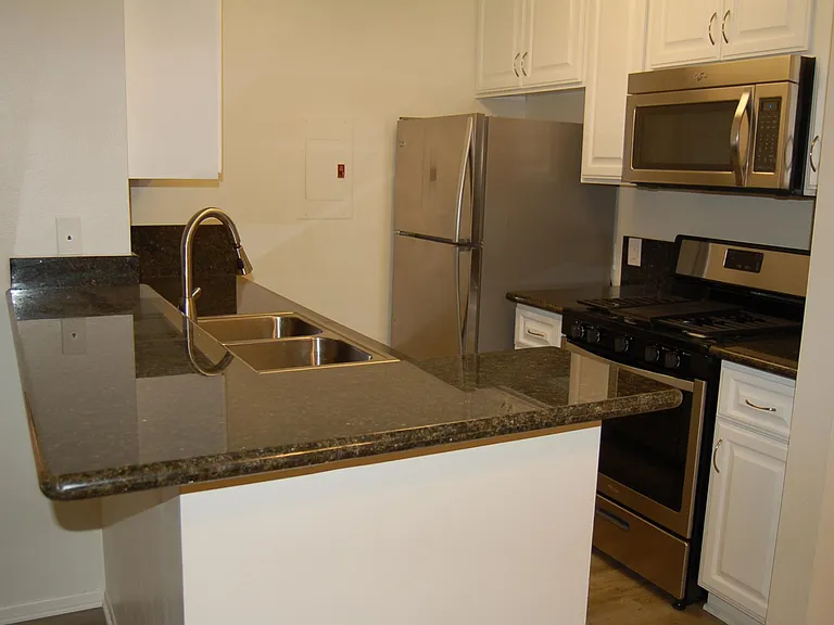 1232 Harvard St #6 — Photo 8