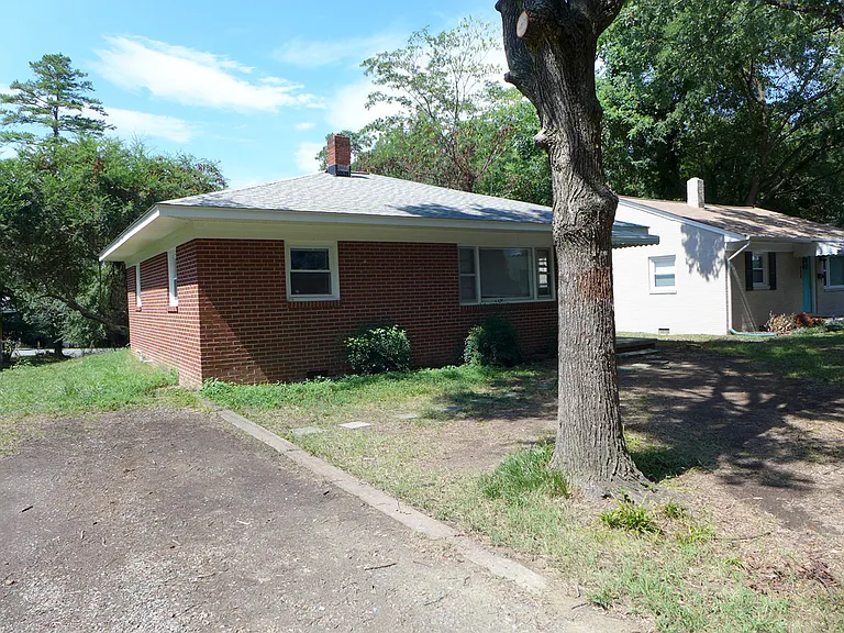 111 Isley St — Photo 2