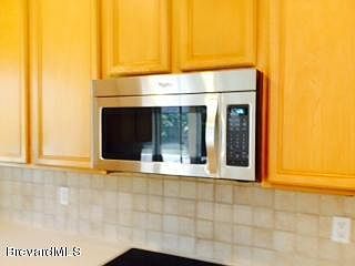 5th image of 5851 Newbury Cir