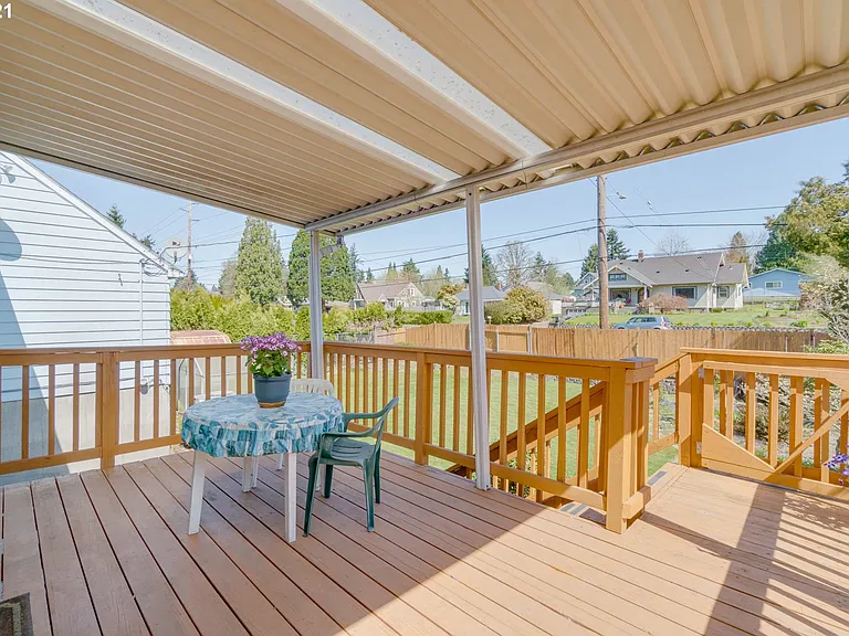 1335 Windsor Dr — Photo 17