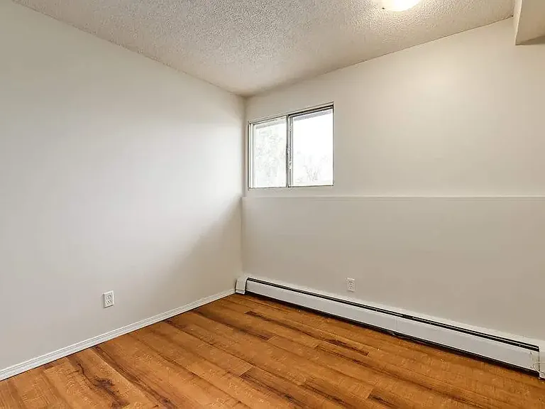11 Greenbrook Dr E — Photo 17