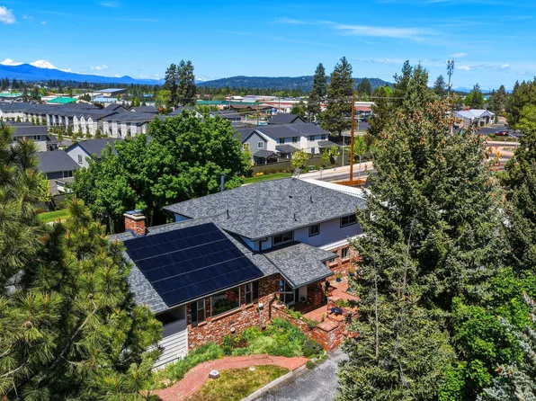 61573 E Lake Dr, Bend, OR 97702