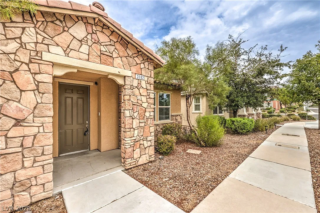 4 bed, 3.0 bath, 3159 sqft, $3,000 — Photo 3