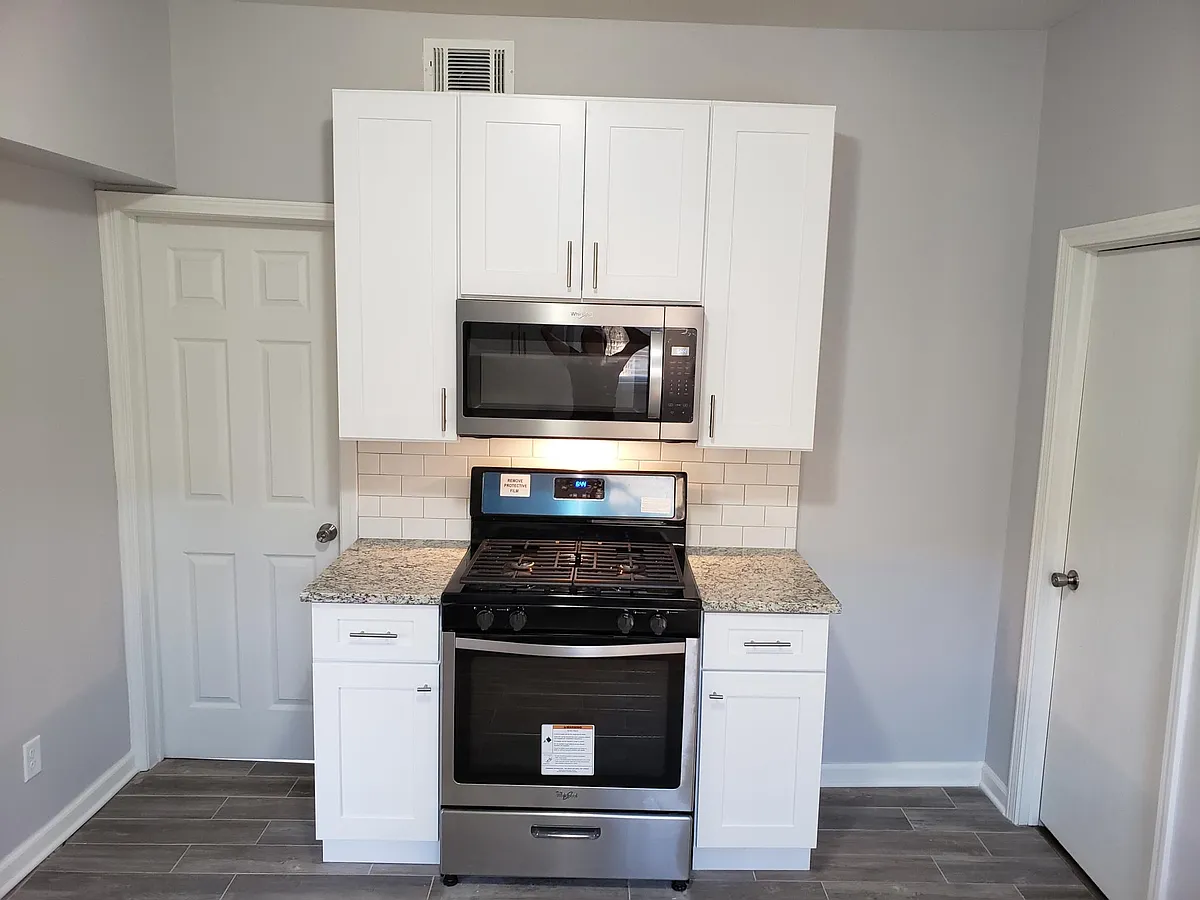 Building Photo - 2108 N Central Park Ave #1R