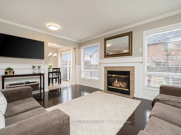 665 Thompson Rd S — Photo 4