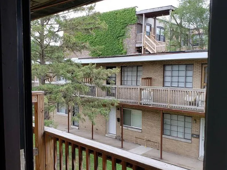 7830 S South Shore Dr #6 — Photo 2