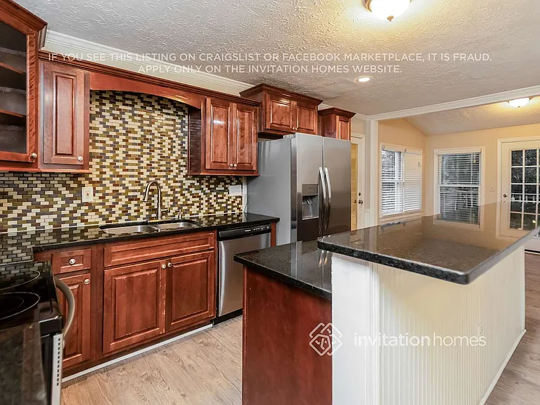 1591 Willow Blf — Photo 10