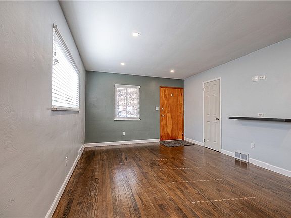 3rd image of 16 Mary Lue Dr